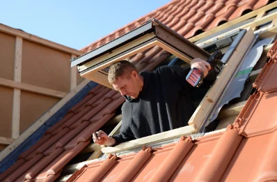 Pose de fenêtres de toit Velux à Lhommaizé
